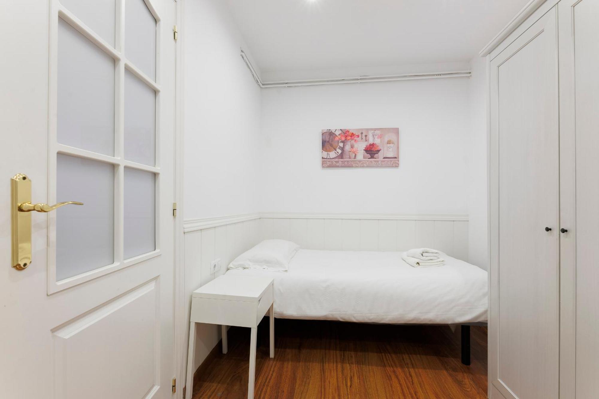 Aparteasy - Private Terrace, 3-Bedroom Apartment Barcelona Exterior photo