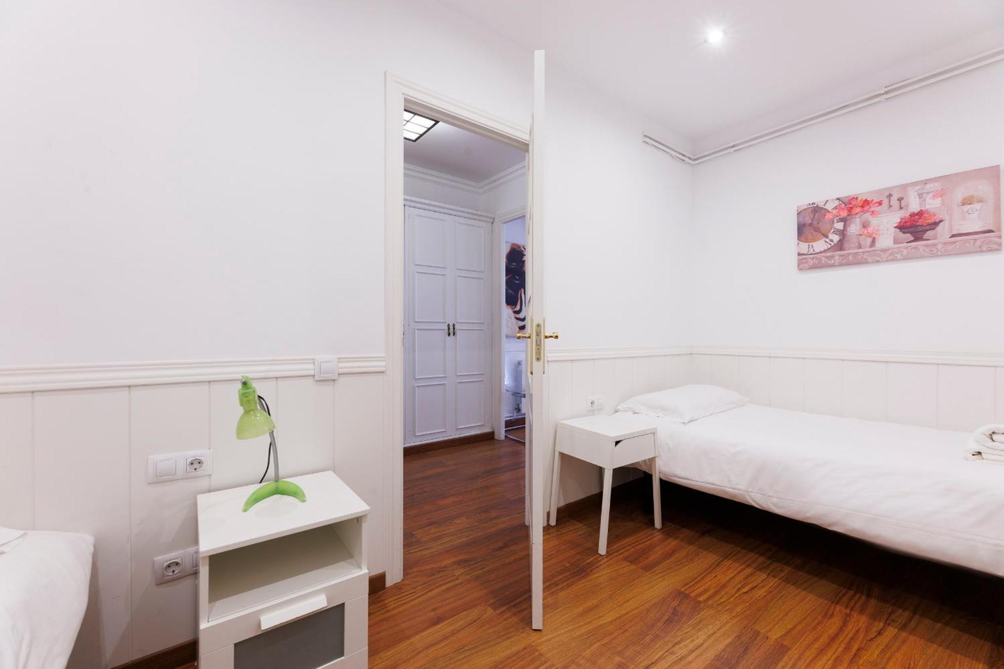 Aparteasy - Private Terrace, 3-Bedroom Apartment Barcelona Exterior photo
