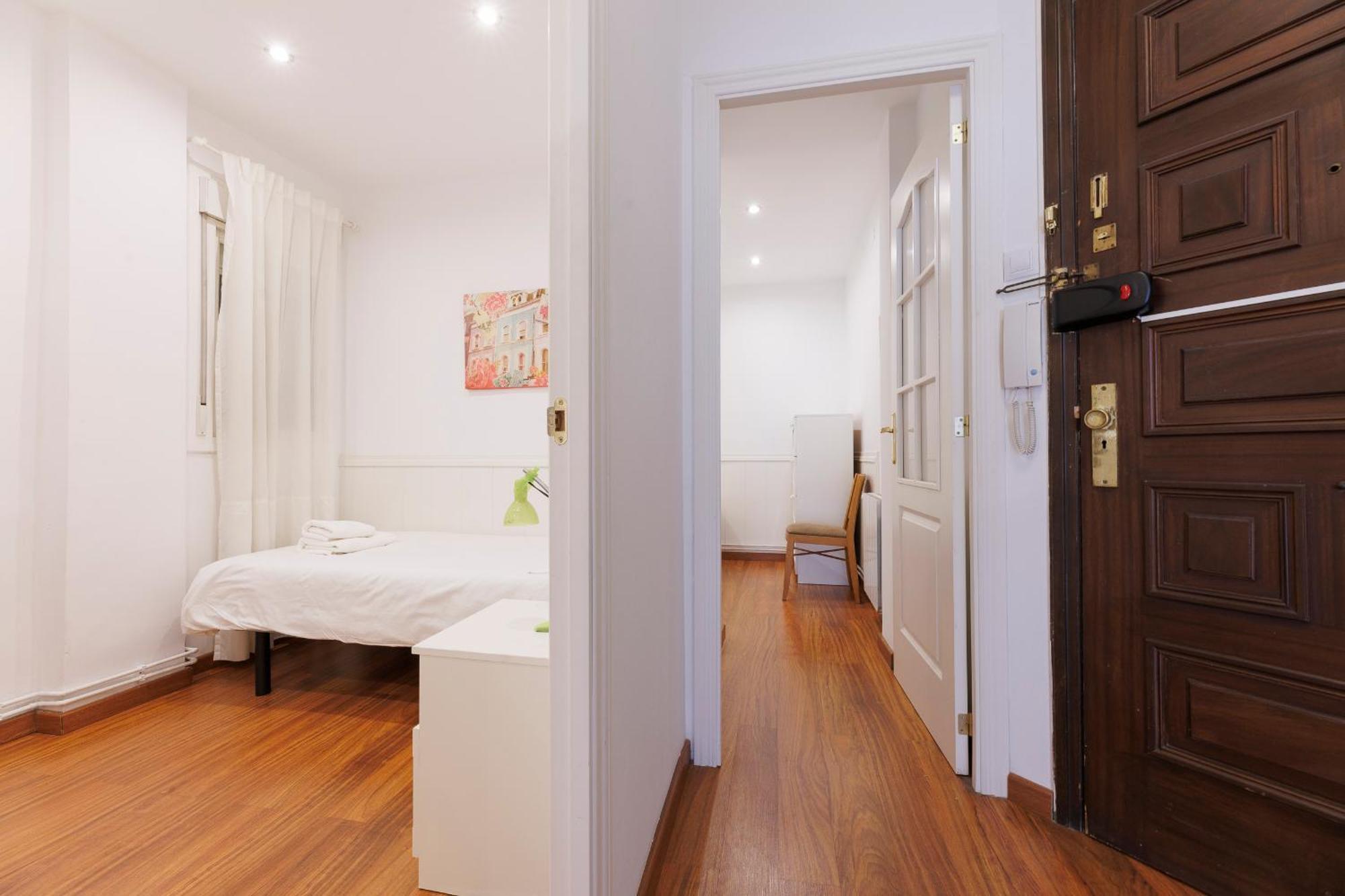Aparteasy - Private Terrace, 3-Bedroom Apartment Barcelona Exterior photo